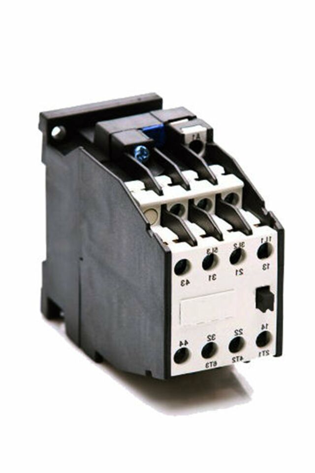 Momentum Kontaktör 3 Kutup/Bobin 230VAC Ie:40a 2NO+2NC XCN-F4522
