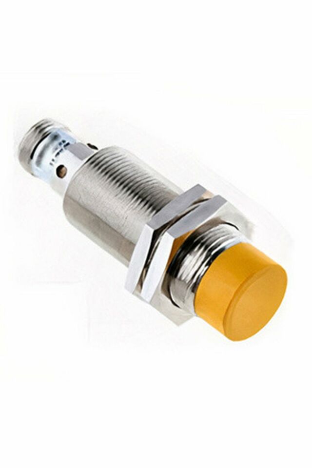 Momentum M18 Endüktif Sensör 8mm Çıkık Kafa PNP NO+NC LM18-3008PCT