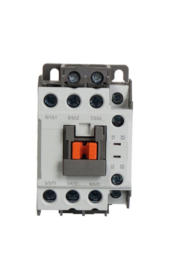 Momentum Kontaktör 3 Kutup/Bobin 230VAC Ie:12A 1NO+1NC XCN-55125