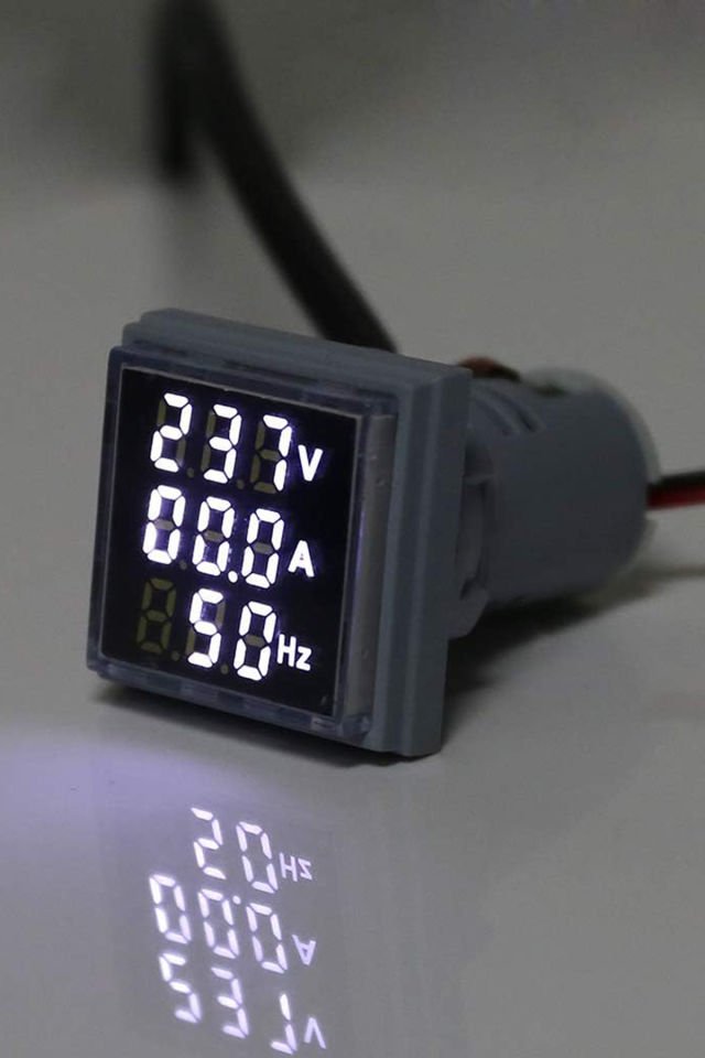 Momentum D22 Sinyal Led Volt/Amper/Frekans Metre 12-500V / 0-100A  /0-99Hz Beyaz MB3-EV816