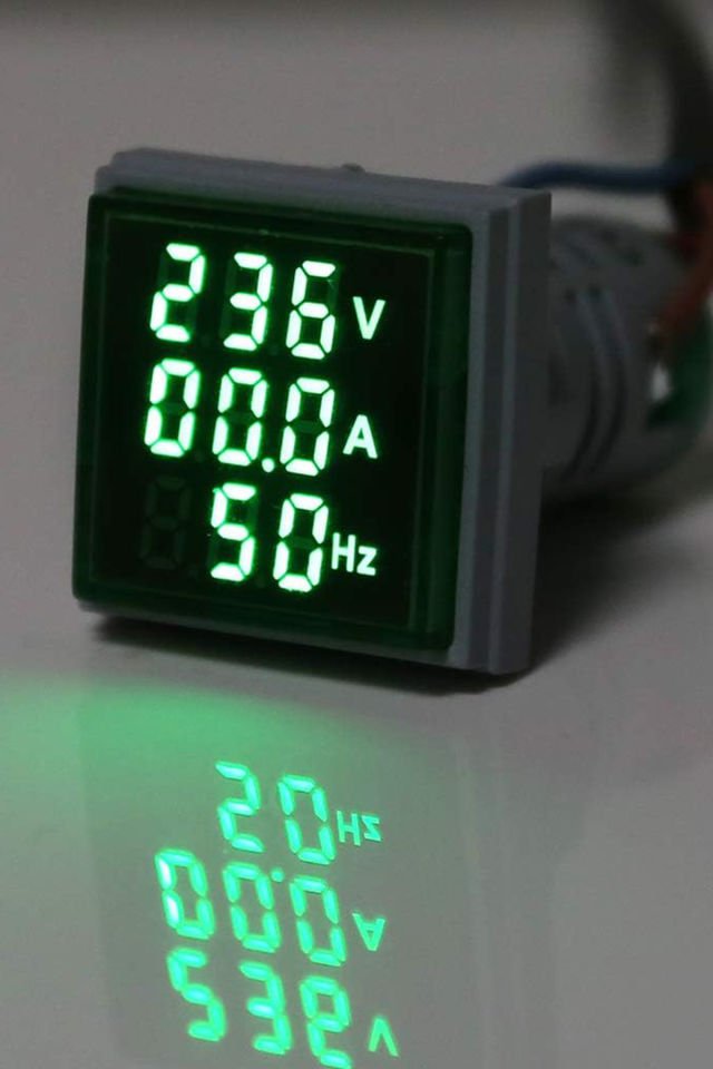 Momentum D22 Sinyal Led Volt/Amper/Frekans Metre 12-500V / 0-100A  /0-99Hz Yeşil MB3-EV836