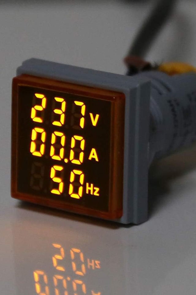 Momentum D22 Sinyal Led Volt/Amper/Frekans Metre 12-500V / 0-100A  /0-99Hz Sarı MB3-EV856